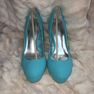 Teal Shoe Dazzle Platforms size 7.5. Never worn.